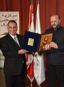 سماحة يسلم الايقونة لرياشي